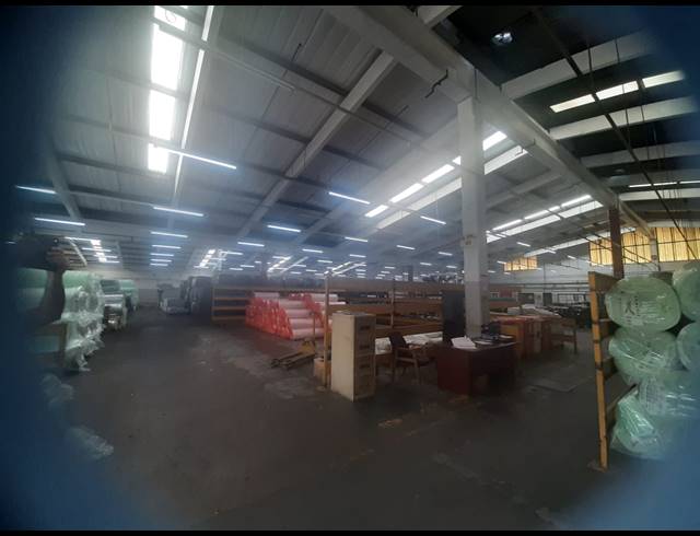 3,120M² WAREHOUSE TO LET IN NEW GERMANY